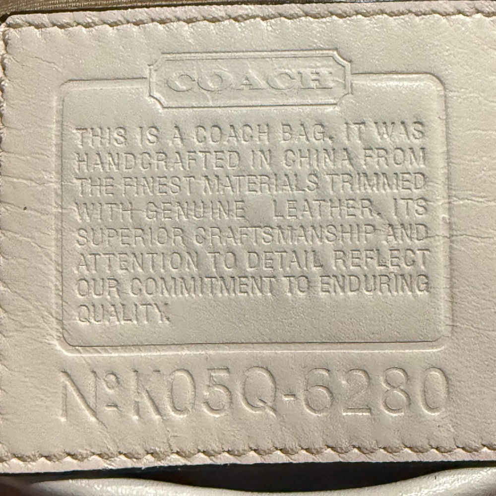 Coach Vintage Cream Shoulder Bag - Picture 12 of 12